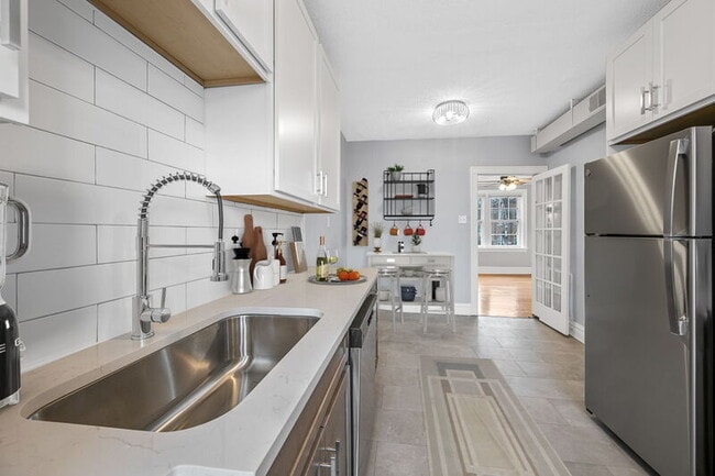 Building Photo - 1240 Hawthorne Pl Unit 1240 - A