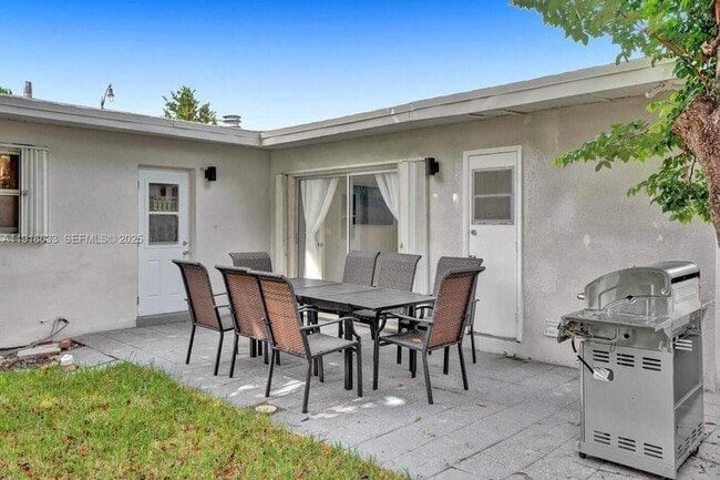 Photo - 1573 NE 30th Ct