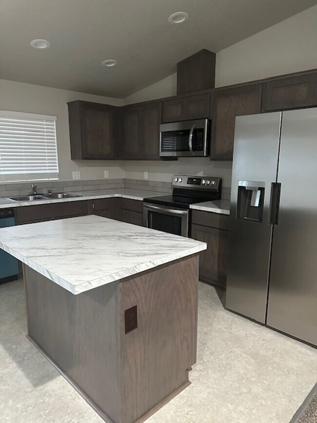 Photo - 3 Bedroom 2 Bath Home in Othello