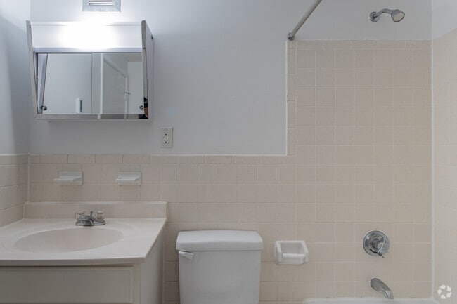1 BR, 1 BA, - 672 SF