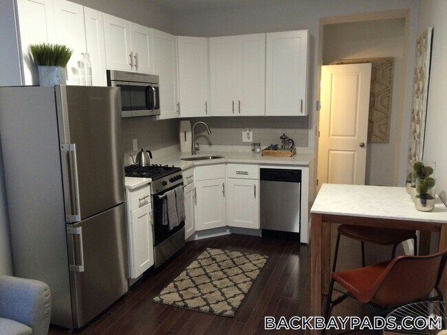 Building Photo - 32 Clearway St Unit 6 Rental