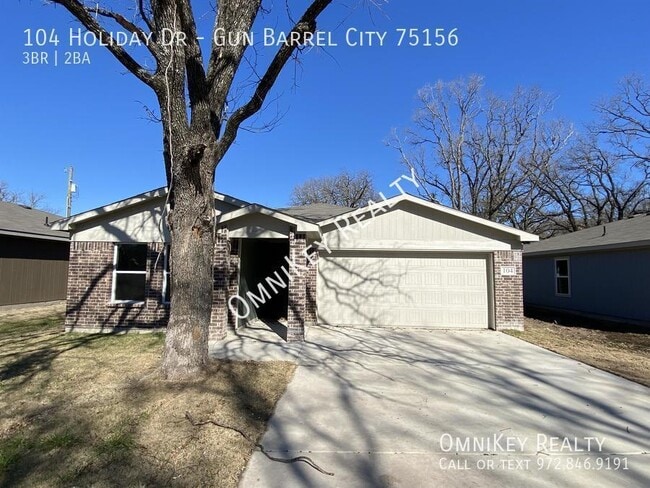 Building Photo - 104 Holiday Dr