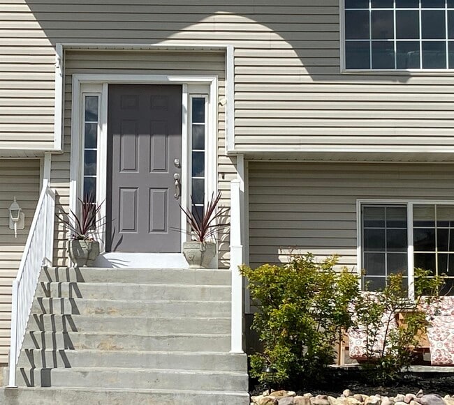 Photo - 3020 Silverfield Way