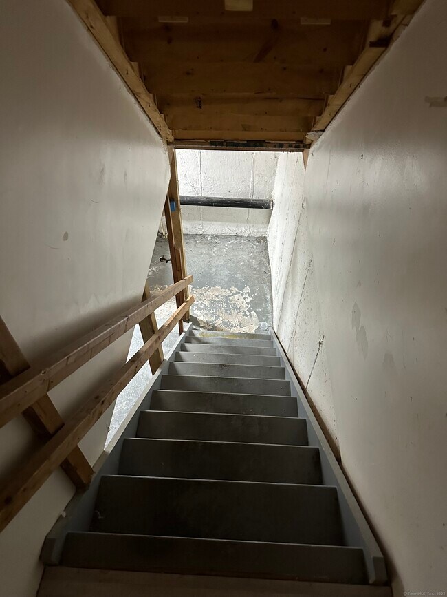 1081 New Haven Rd Unit APT 3D Condo for Rent in Naugatuck, CT