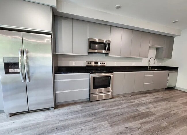 Photo - 7040 Woodman Ave Unidad 105