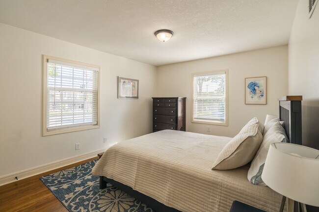 Photo - 4809 W 75th St