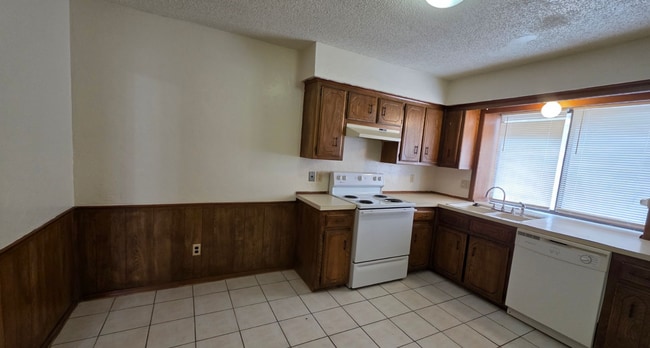 Photo - Mustang Schools