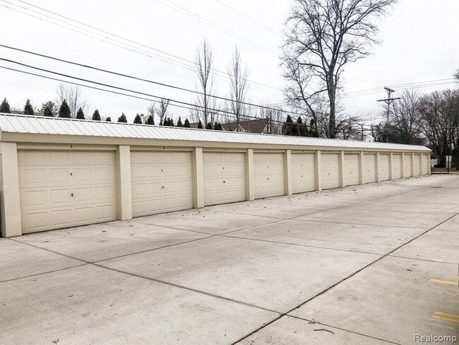 Photo - 721 N Eton St