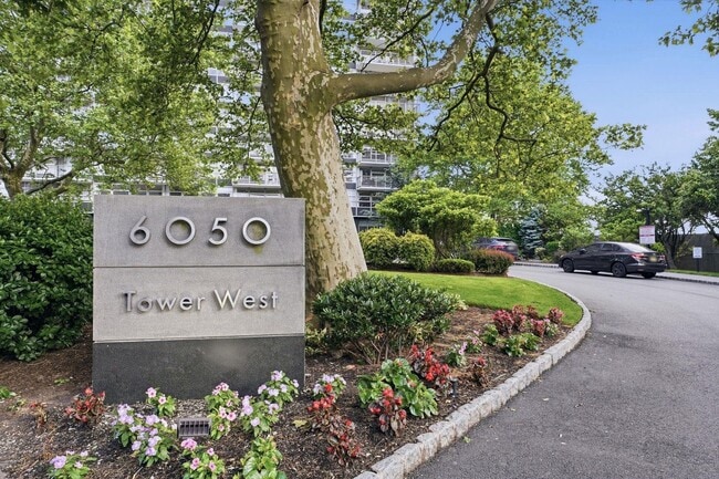 Building Photo - 6050 JFK Blvd E Unit 16E