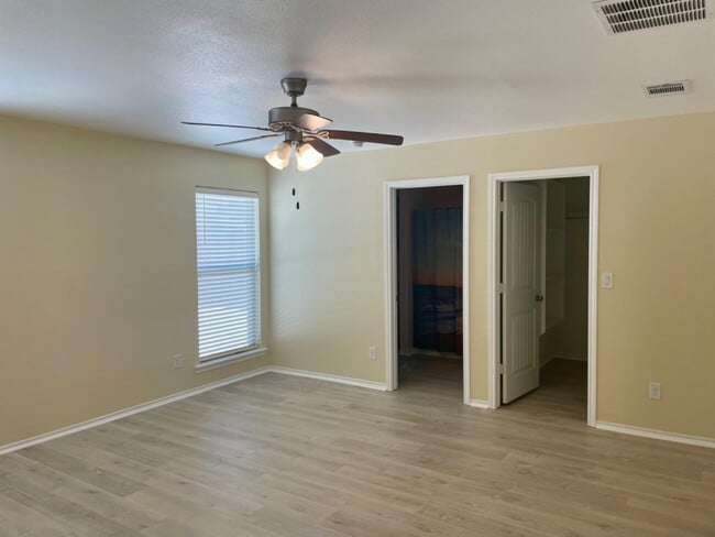 Photo - 7510 102nd St