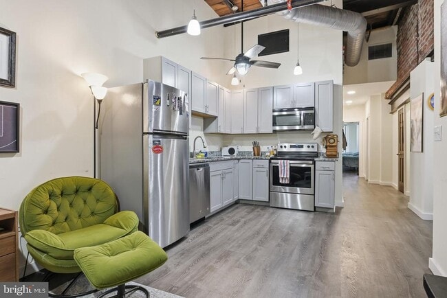 Building Photo - 833 N Market St Unit 302