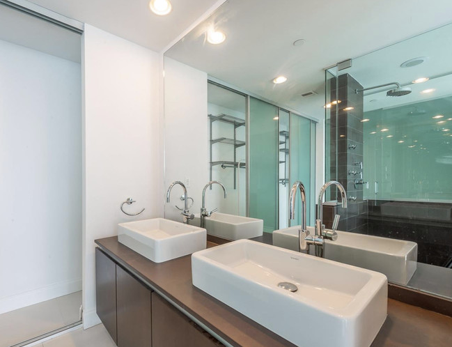 Building Photo - 1040 Biscayne Blvd Rental