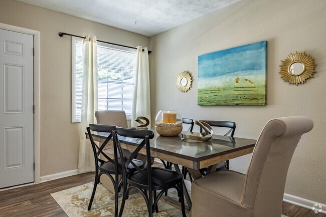 2BR, 1.5BA - 1008SF