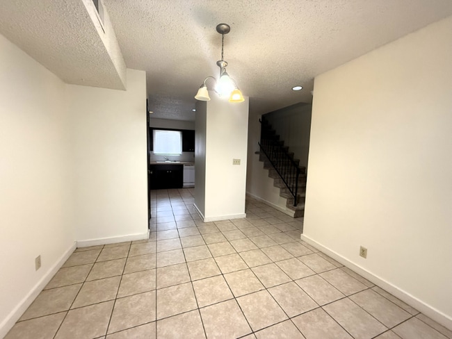 Photo - 1330 N Perry Ave Unidad 3