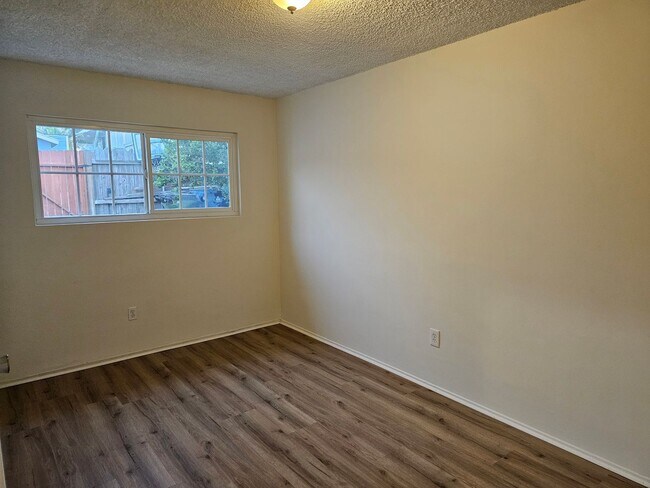 Photo - 935-937 W. 17th St. Unit 935
