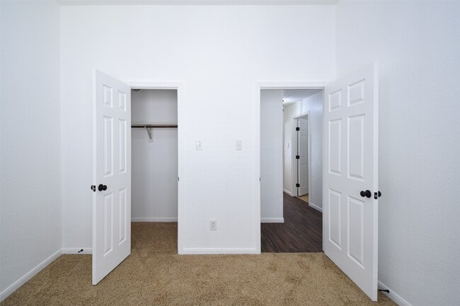Photo - 34 S Rambling Ridge Pl