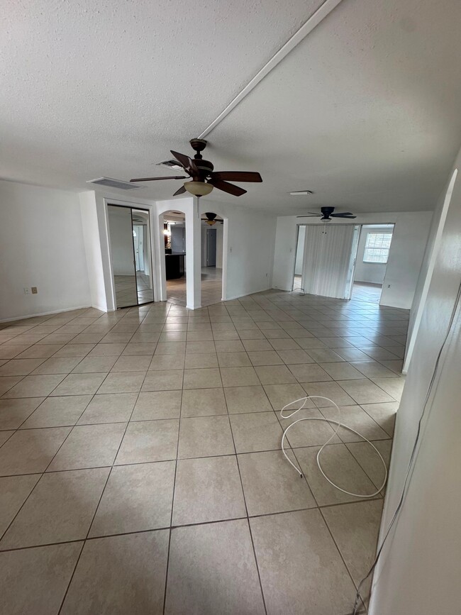 Photo - 7725 Bloomfield Dr