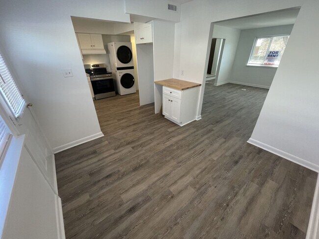 Photo - 2 Bedroom 2.5 Bathroom Condo!