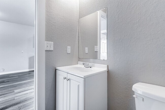 Building Photo - 438 S San Joaquin Ave Unit 1