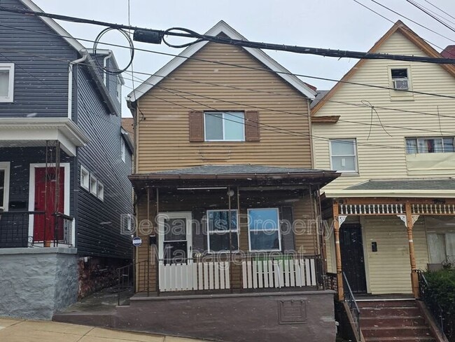 Building Photo - 212 Kenmawr Ave