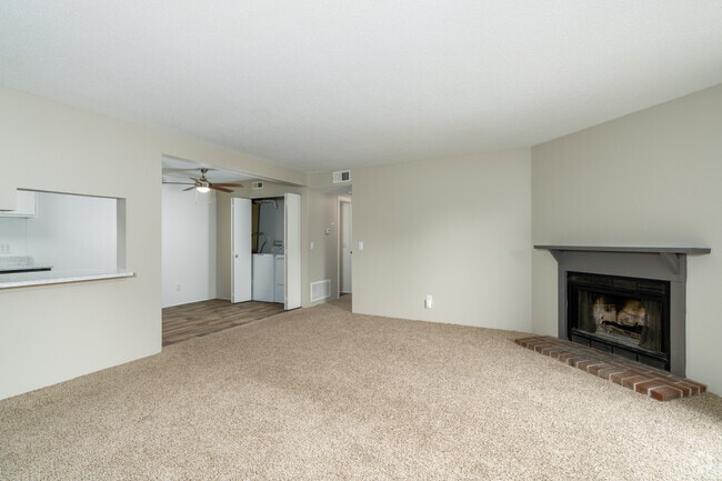 1BR, 1BA - 858SF - Living Room