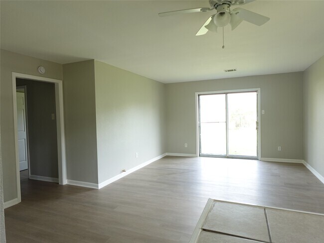 Photo - 8033 Ritz St