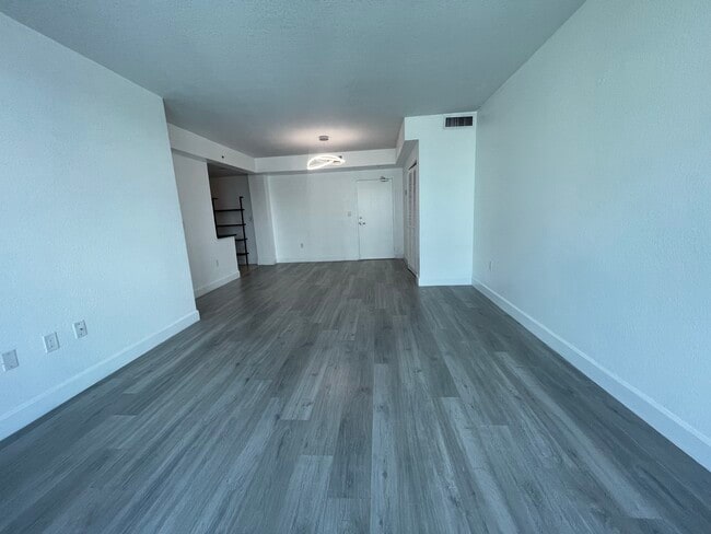 Photo - 7501 E Treasure Dr Unit 2L