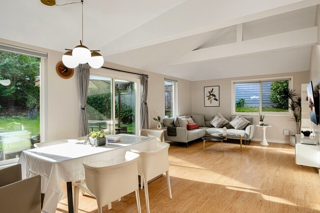 Photo - Beautiful Home for Rent in Bellevue