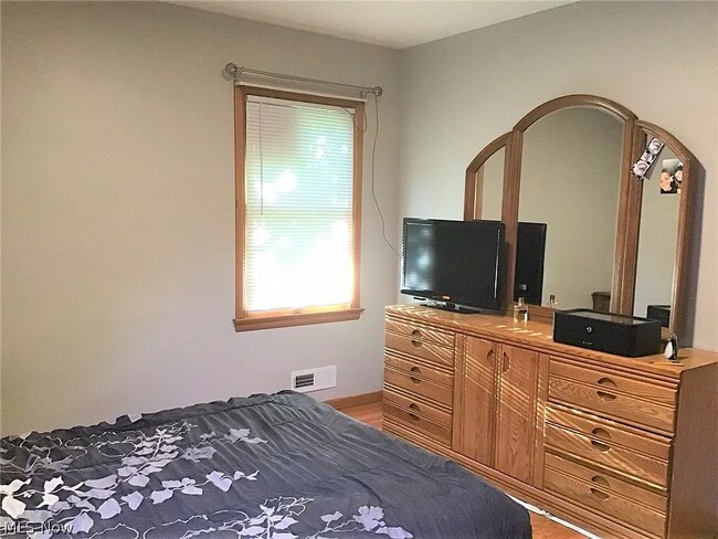 Photo - 1192 Blanchester Rd