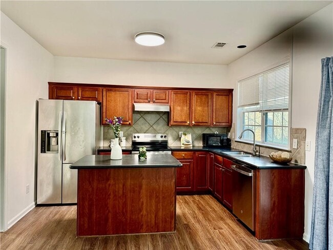 Photo - 613 Friars Head Ct NE