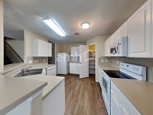 Photo - 9530 Belleclarie Ln