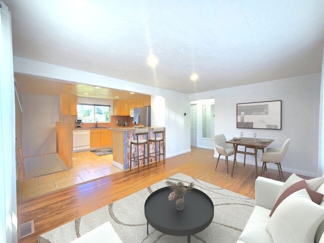 Building Photo - $2,495 - 3 Bed / 2 Bath Charming Home in Shadle Area with Utilities Included in Rent