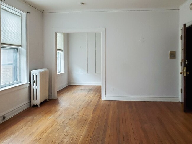 Photo - 435 W Surf St