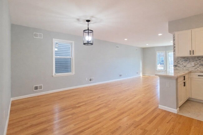 Photo - 11-13-13 Wallis Ave Unit 1