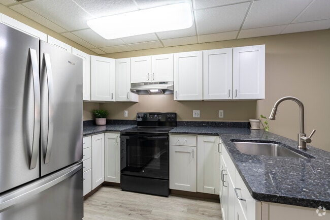 3BR, 1BA - Kitchen - University Towers - UofM Student Housing
