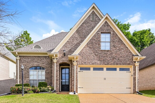 Building Photo - 305 Garden Springs Dr