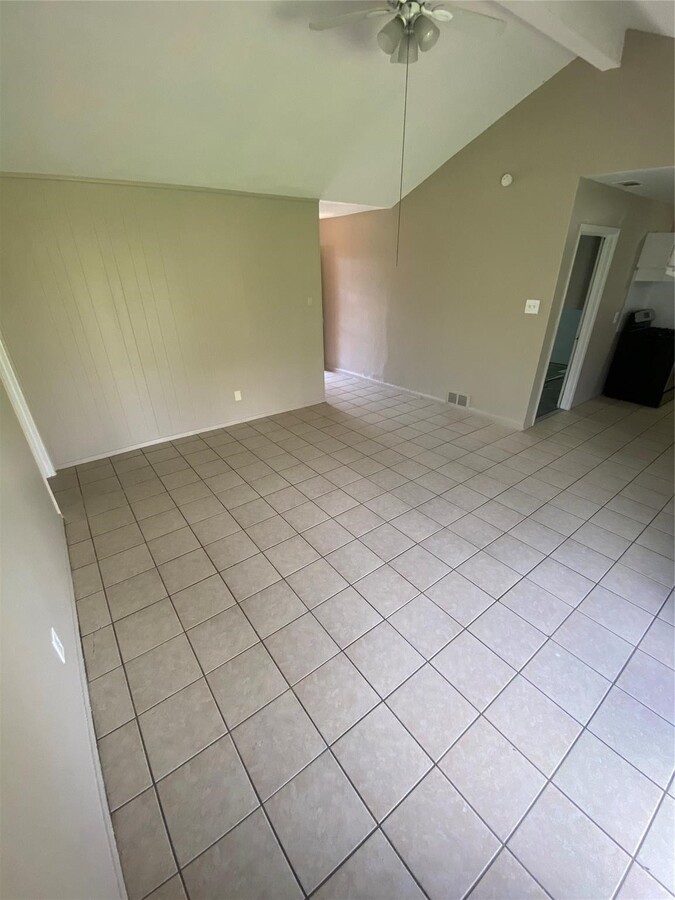Photo - 5814 Mackinaw St