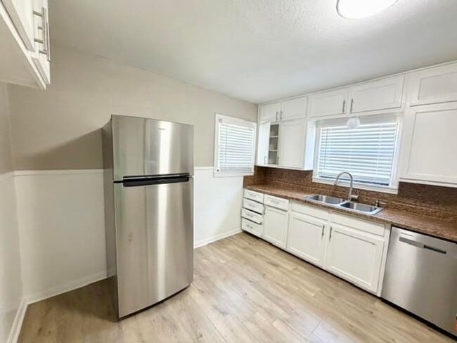 Photo - 3500 Leland Ave