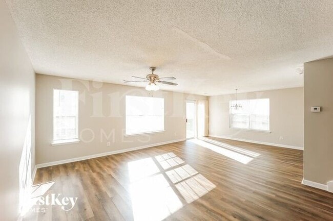 Photo - 6222 Hickory Ln Cir