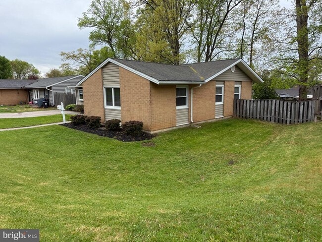 Photo - 416 Breslin Rd