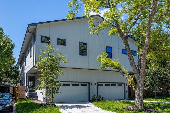 Building Photo - 4517 Larch Ln