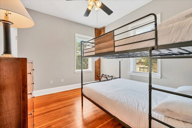 Building Photo - 925 S Sarah St Rental