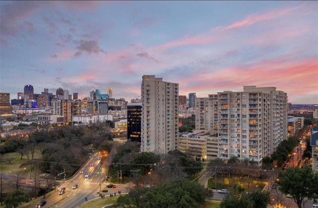 Building Photo - 3225 Turtle Creek Blvd Unit 1117