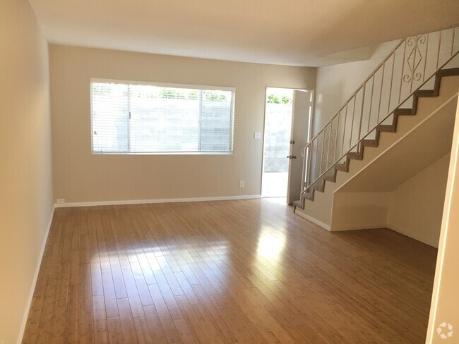 Building Photo - 1511 Yale St Rental