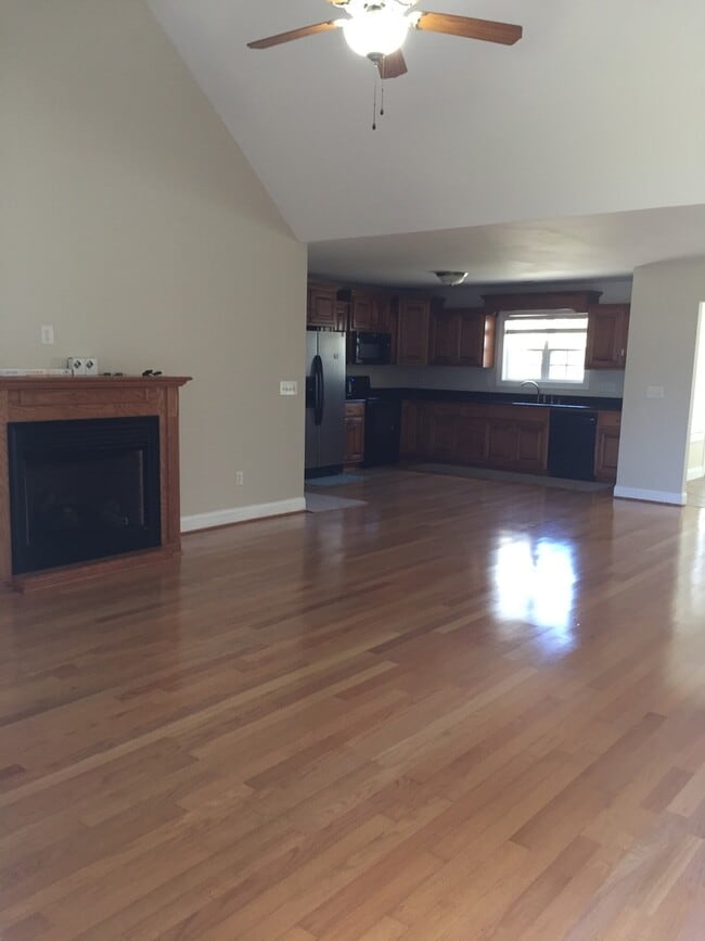 Photo - 7 Royal Oak Dr NE
