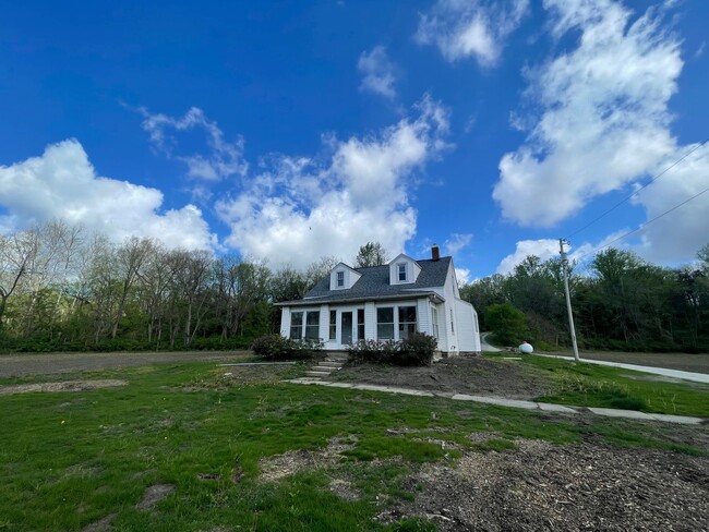 3 Bedroom Single Family Home - 3 Bedroom Single Family Home