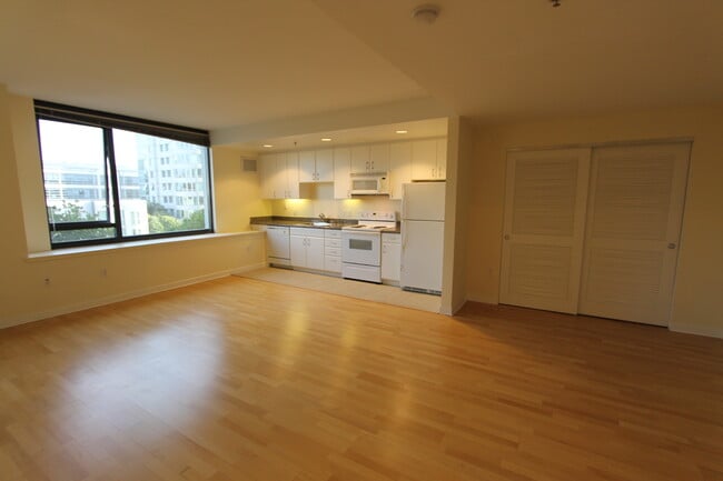 Photo - EPIC REA-AZARI PM - Nice Studio at The Beacon in South Beach w/Parking available