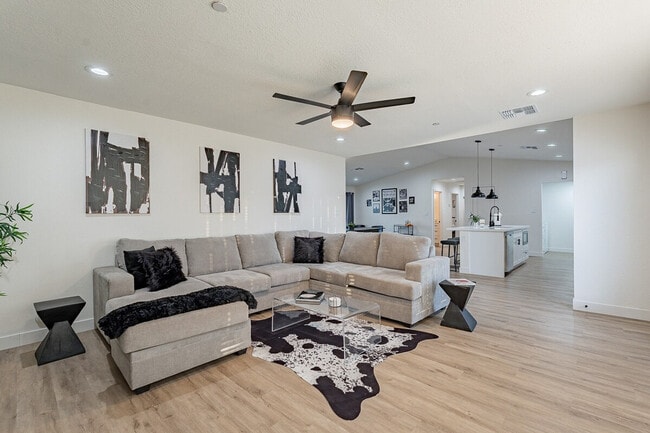 1913 N 66th St Unit SI ID1570249P