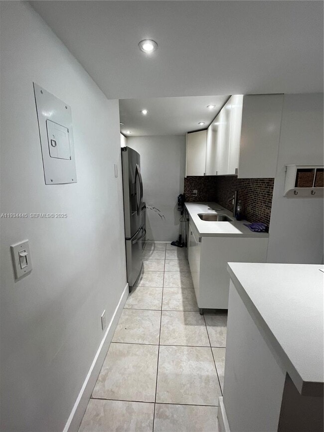 Building Photo - 200 SE 15th Rd Unit 11I