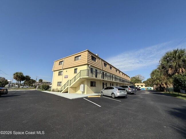 Building Photo - 7101 Ridgewood Ave Unit 209